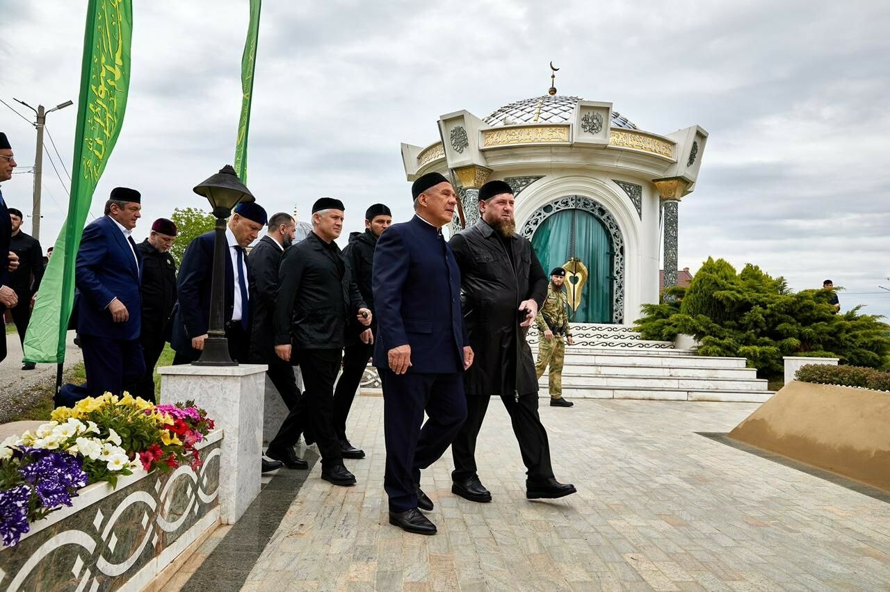 Президент Татарстана почтил память Ахмата Кадырова