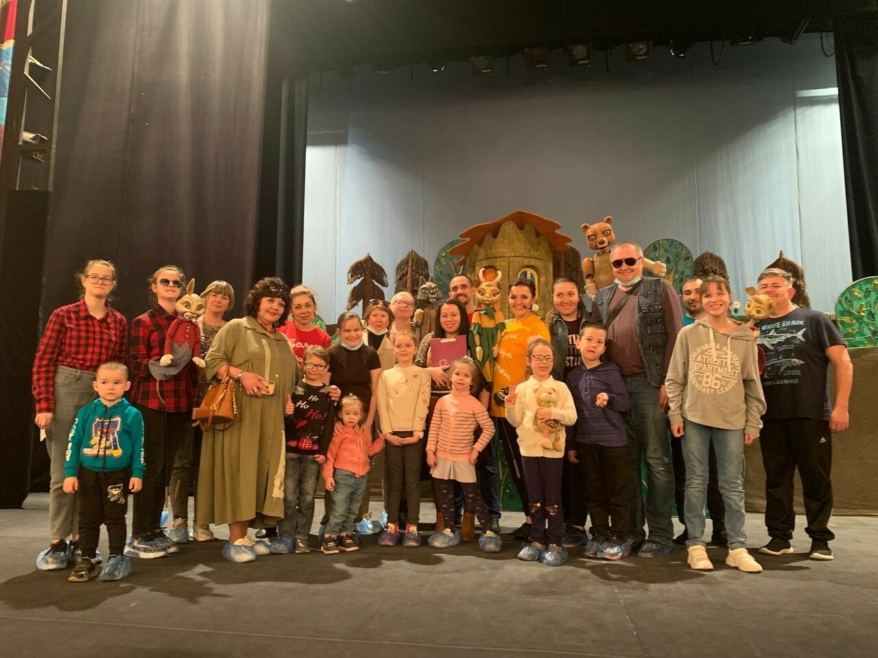 В театре кукол «Экият» представили спектакль для детей с нарушением зрения