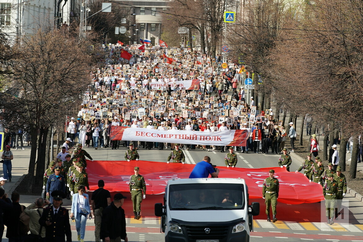 Возвращение «Бессмертного полка», авиашоу, парад Победы: как Татарстан встретил 9 Мая