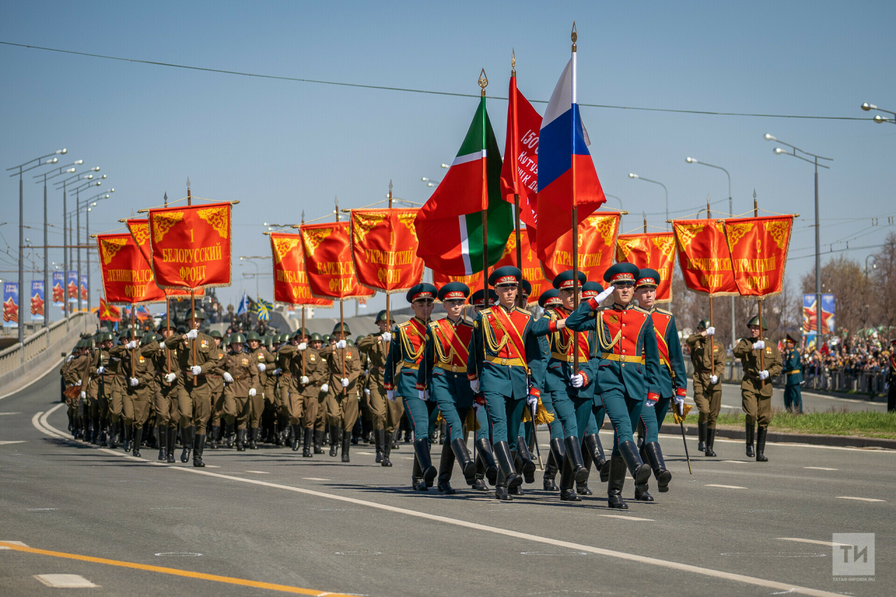 «Подвиги земляков никогда не сотрутся в памяти»: в Казани прошел парад Победы