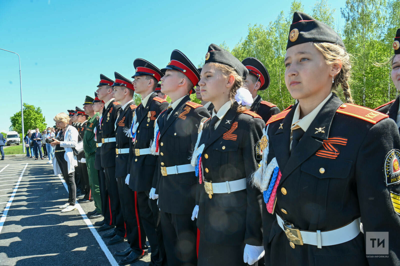 «Часть выпускников идет в военные»: зачем Патрушев и Минниханов ездили в Тетюши