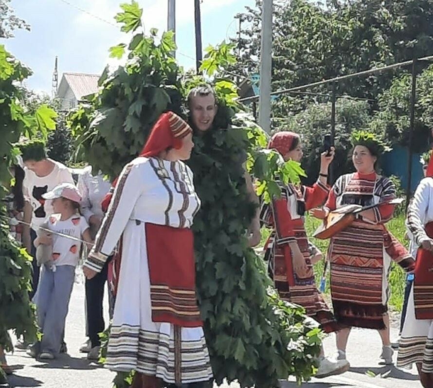 В селе Лениногорского района в честь праздника «Балтай» состоялось шествие с «медведями»