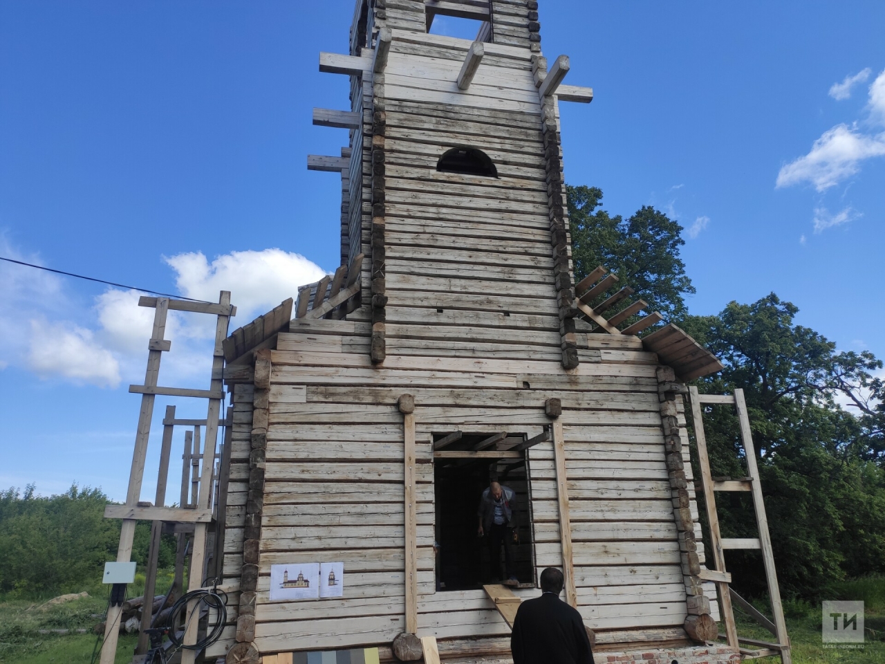 «У таких объектов своя специфика»: в РТ реставрируют одну из старейших деревянных церквей