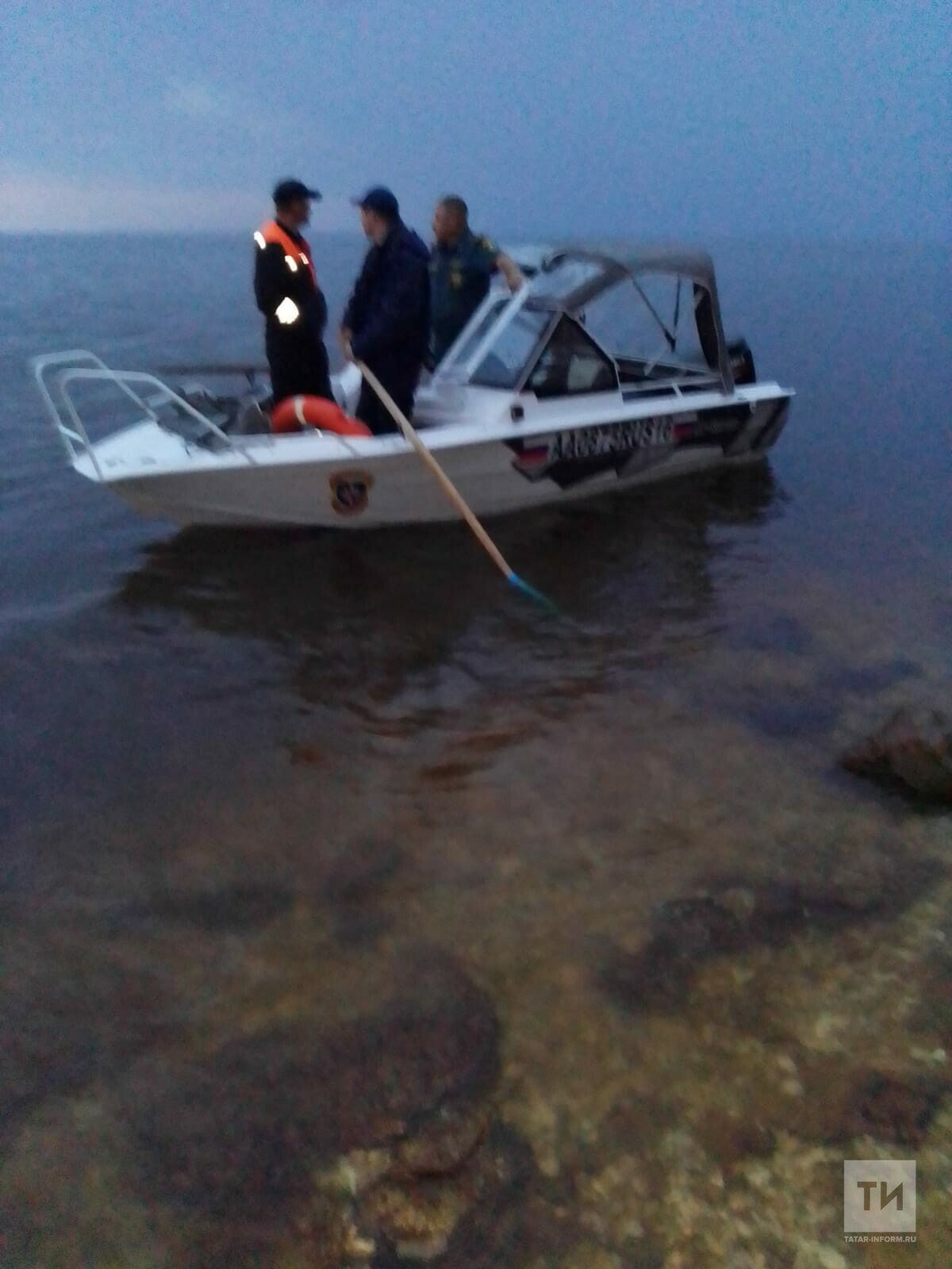 В Татарстане ищут мужчину, который выпал из лодки в Каму и утонул