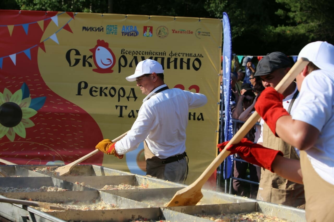 На «Скорлупино» в Татарстане установили кулинарный рекорд, зажарив гигантскую яичницу