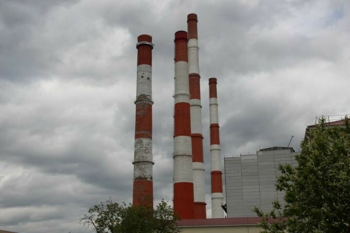 В Заинске идет демонтаж 120-метровой дымовой трубы ГРЭС