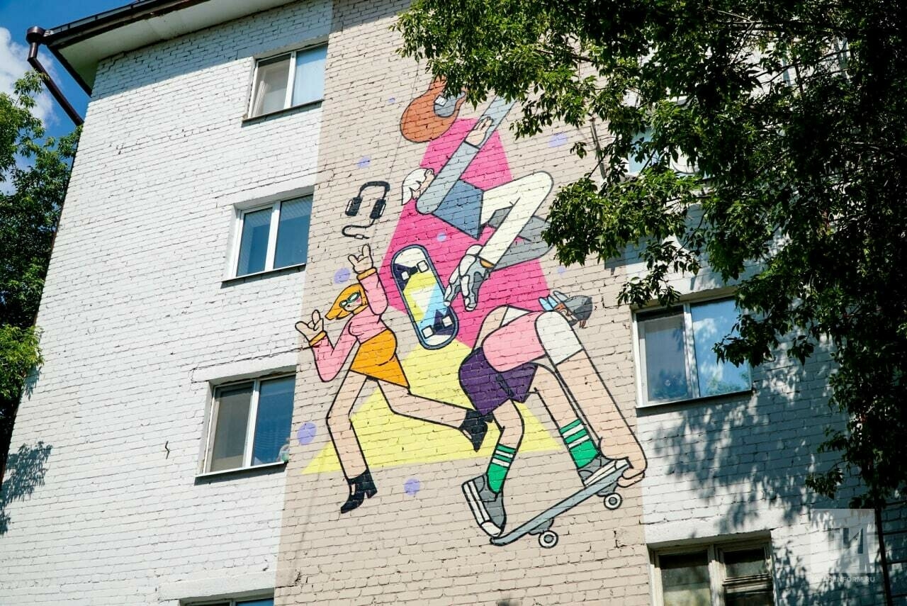 Граффитист Sly Dog украсил фасад дома в Кировском районе Казани