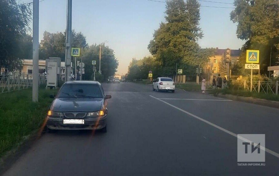 В Казани иномарка сбила ребенка, который переезжал дорогу на велосипеде
