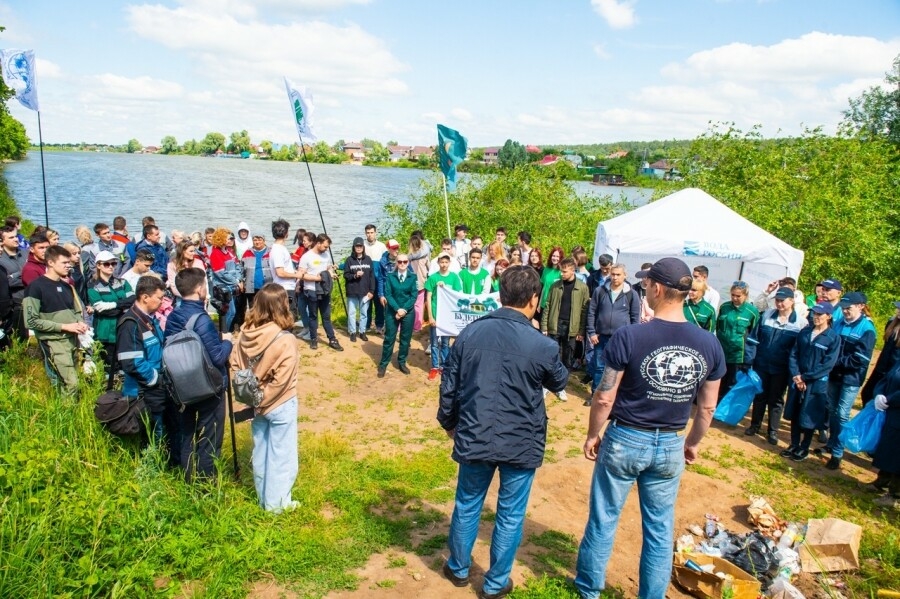 40 мешков мусора собрали волонтеры и активисты с берега и дна озера Юртово в Нижнекамске