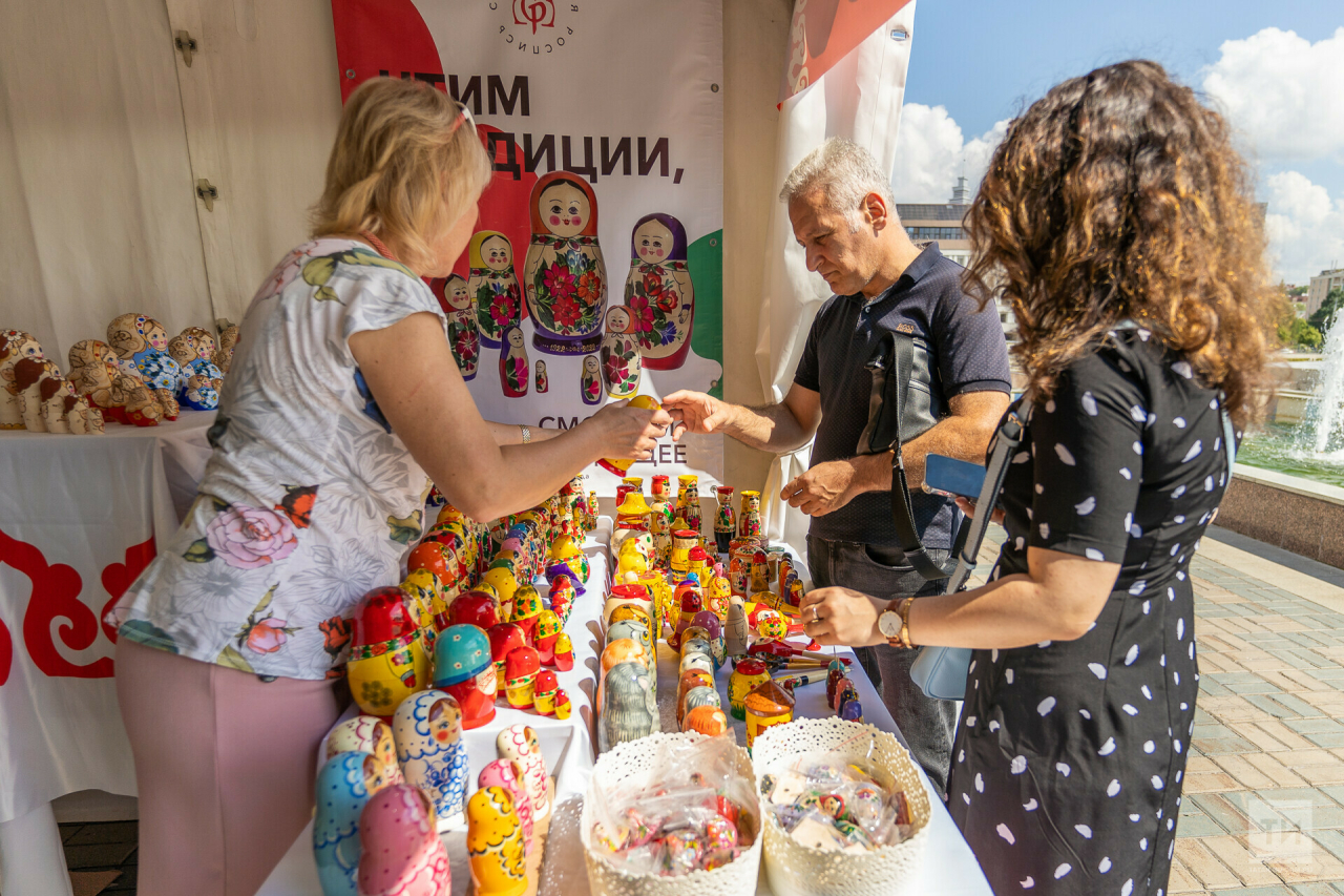 Пензенские куклы, Оренбургский ажур и посуда из Палеха: в Казани открыт этномаркет