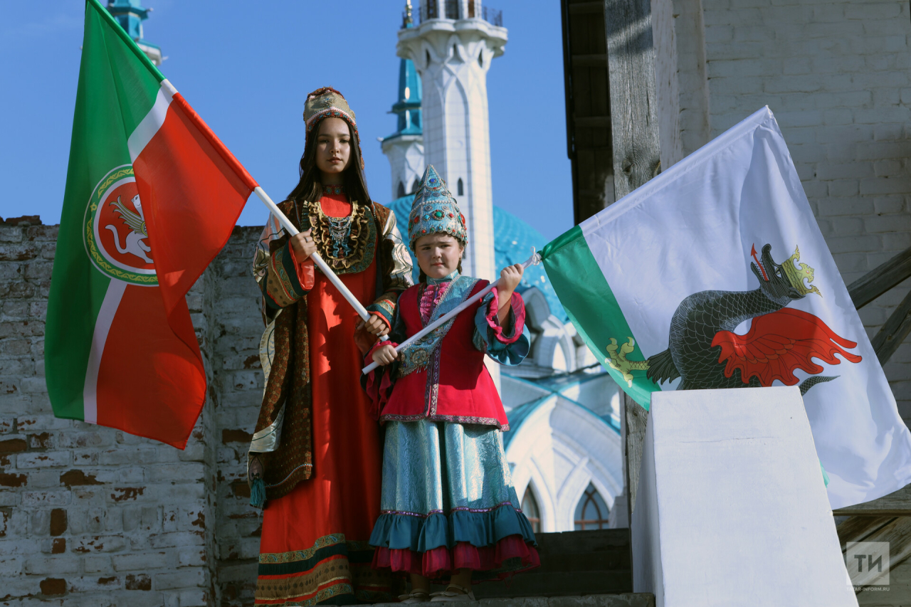 «Мы – это то, что мы носим»: в Казани открылись этно-fashion показы