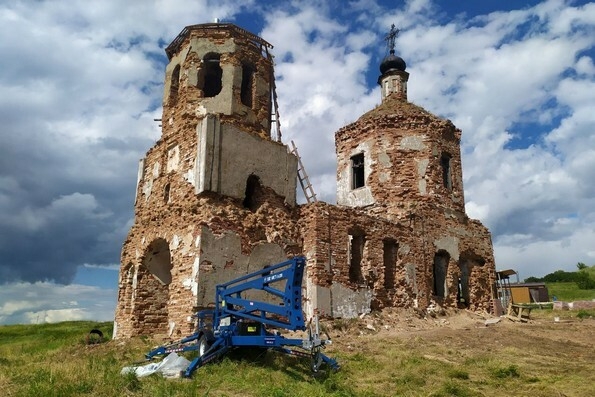 Татарстанские добровольцы восстанавливают старинный храм в Верхнеуслонском районе