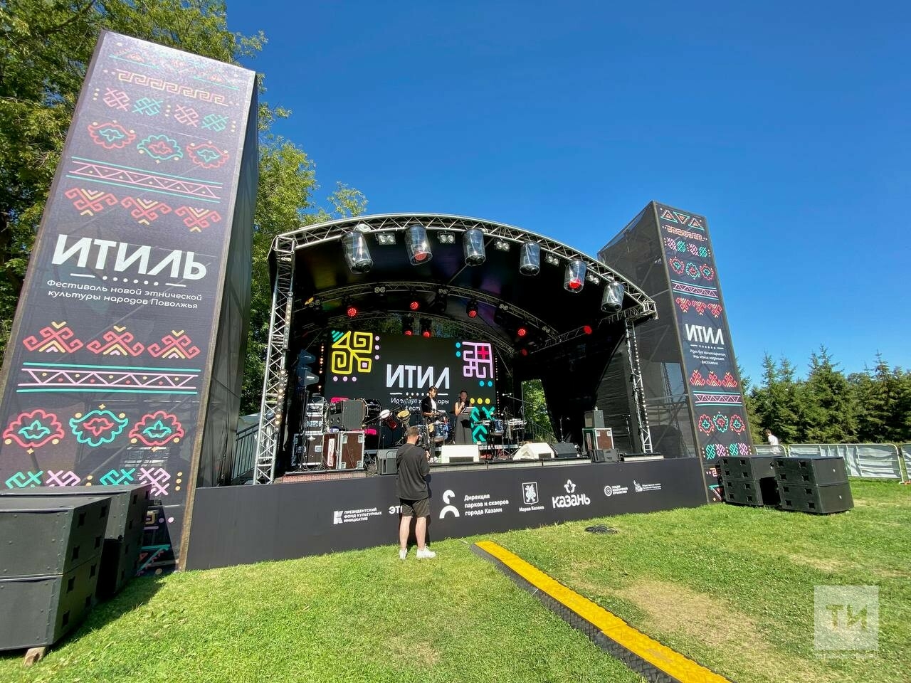 «Нам пора слушать свою музыку»: в Казани стартовал музыкальный этнофестиваль «Итиль»