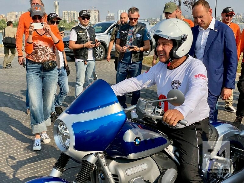 Минниханов возглавил колонну байкеров на мотофестивале «Два Кремля»