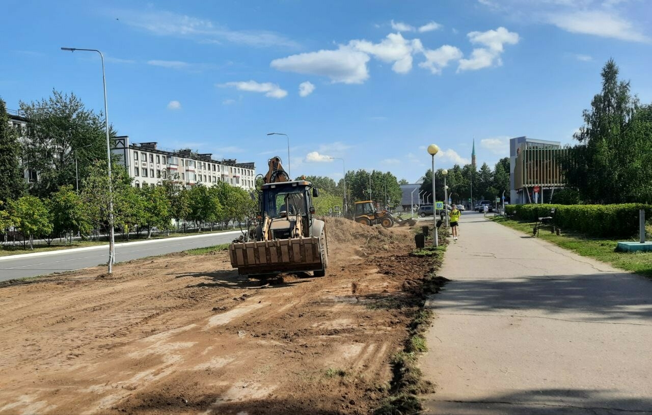 На проспекте Мира в Елабуге начались работы по благоустройству зеленой зоны