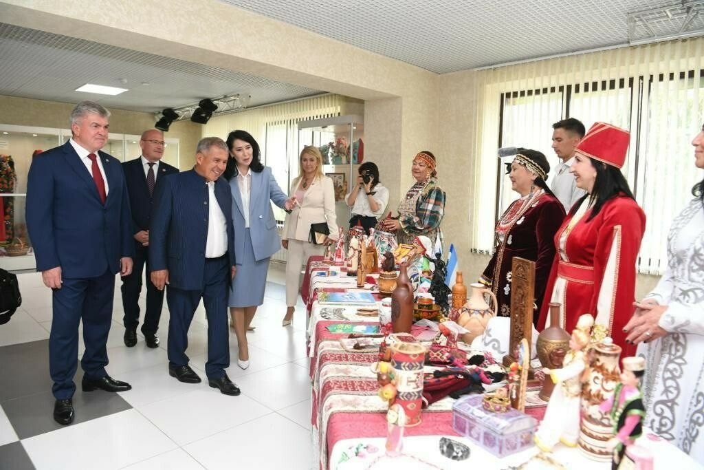 Минниханов посетил обновленный Дом дружбы народов в Челнах