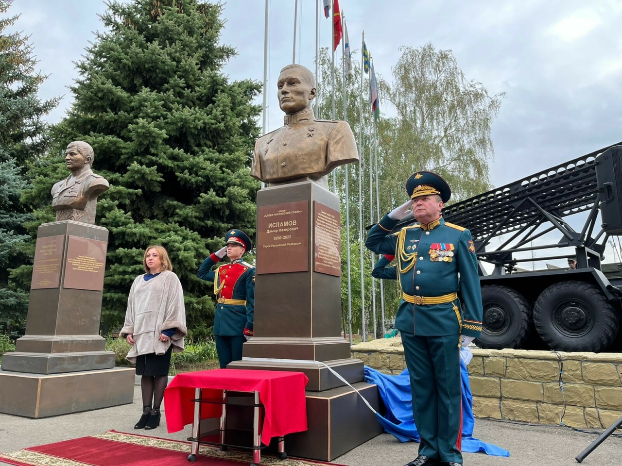 В Казанском танковом училище открыли бюст Героя России Дамира Исламова
