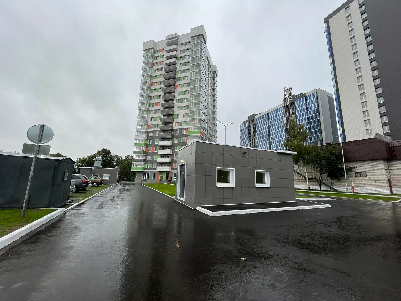 Дольщики ранее проблемного дома в ЖК «Мелодия» начали получать ключи от квартир