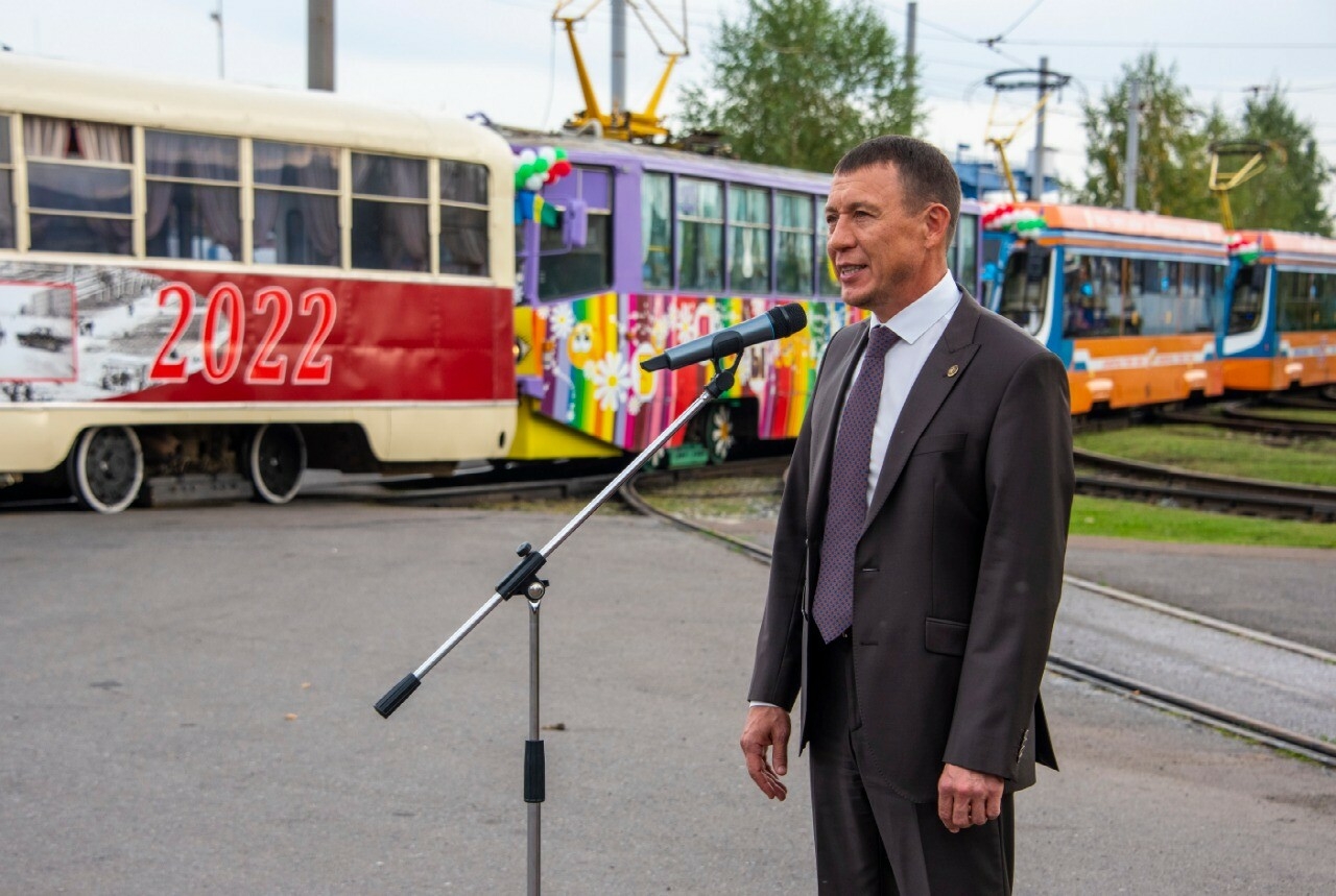 По случаю Дня города в Нижнекамске прошел парад трамваев из семи экипажей