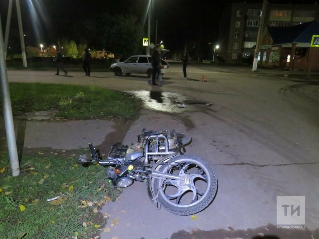 В Татарстане женщина за рулем легковушки сбила подростка на мопеде