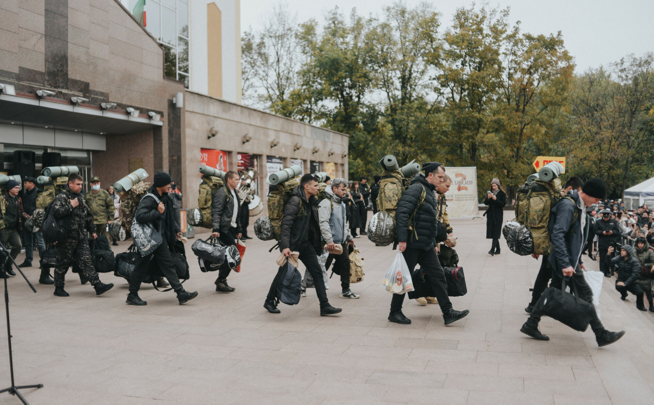 Powerbank, мультитул, кнопочный телефон: В Альметьевске показали рюкзаки мобилизованных
