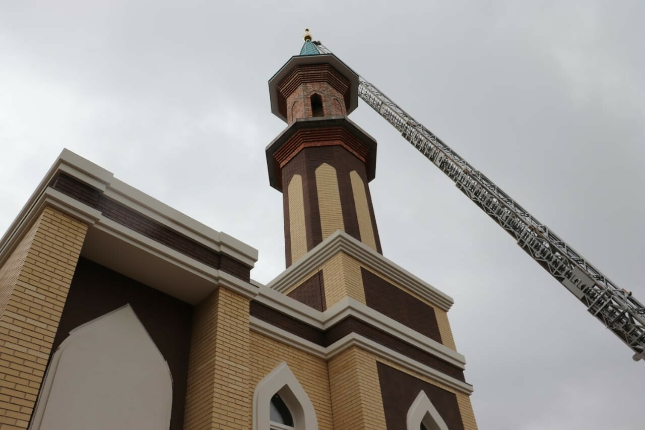 В Зеленодольске на минарет мечети Аль-Ангам водружен полумесяц