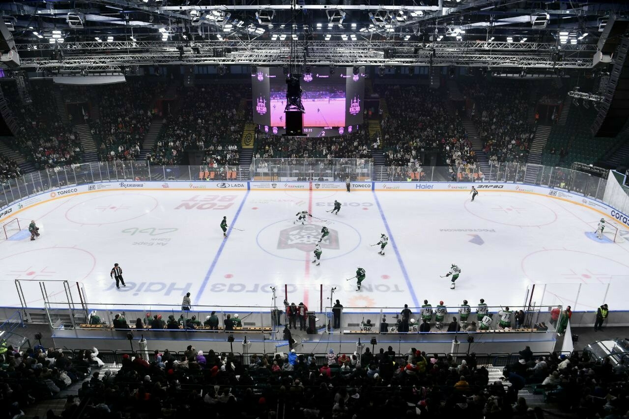 Минниханов поделился фотографиями с хоккейного матча на «Татнефть Арене»