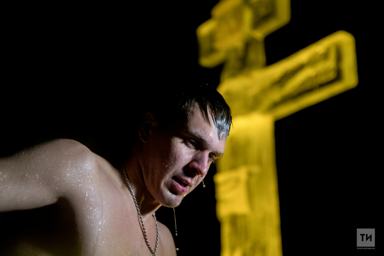 «Это народная околоцерковная забава»: священнослужители и медики о купании в Крещение