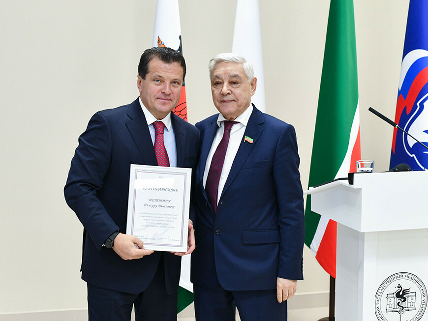 Дмитрий Медведев наградил мэра Казани за поддержку участников военной спецоперации
