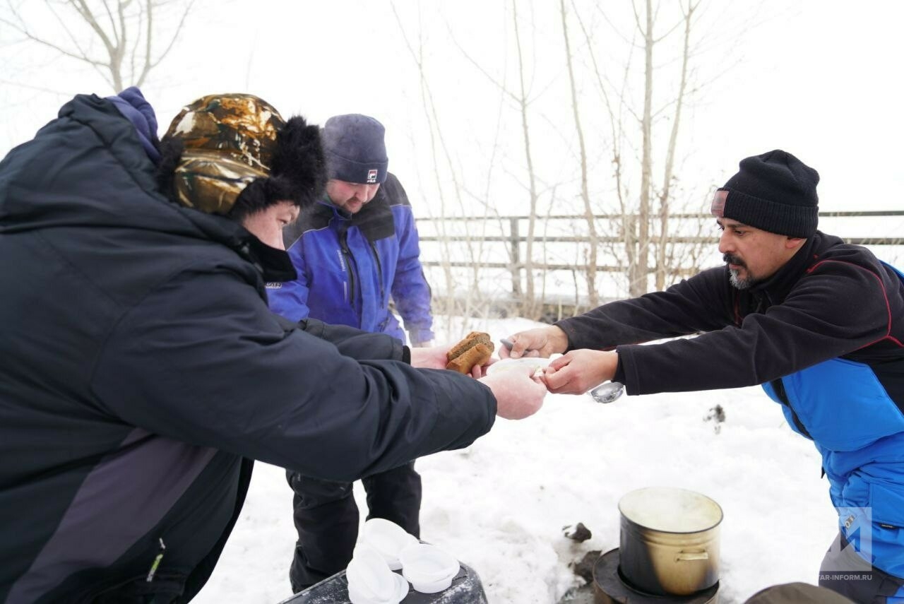 «Хищник весь ходит стайкой»: в Казани провели зимний рыболовный фестиваль