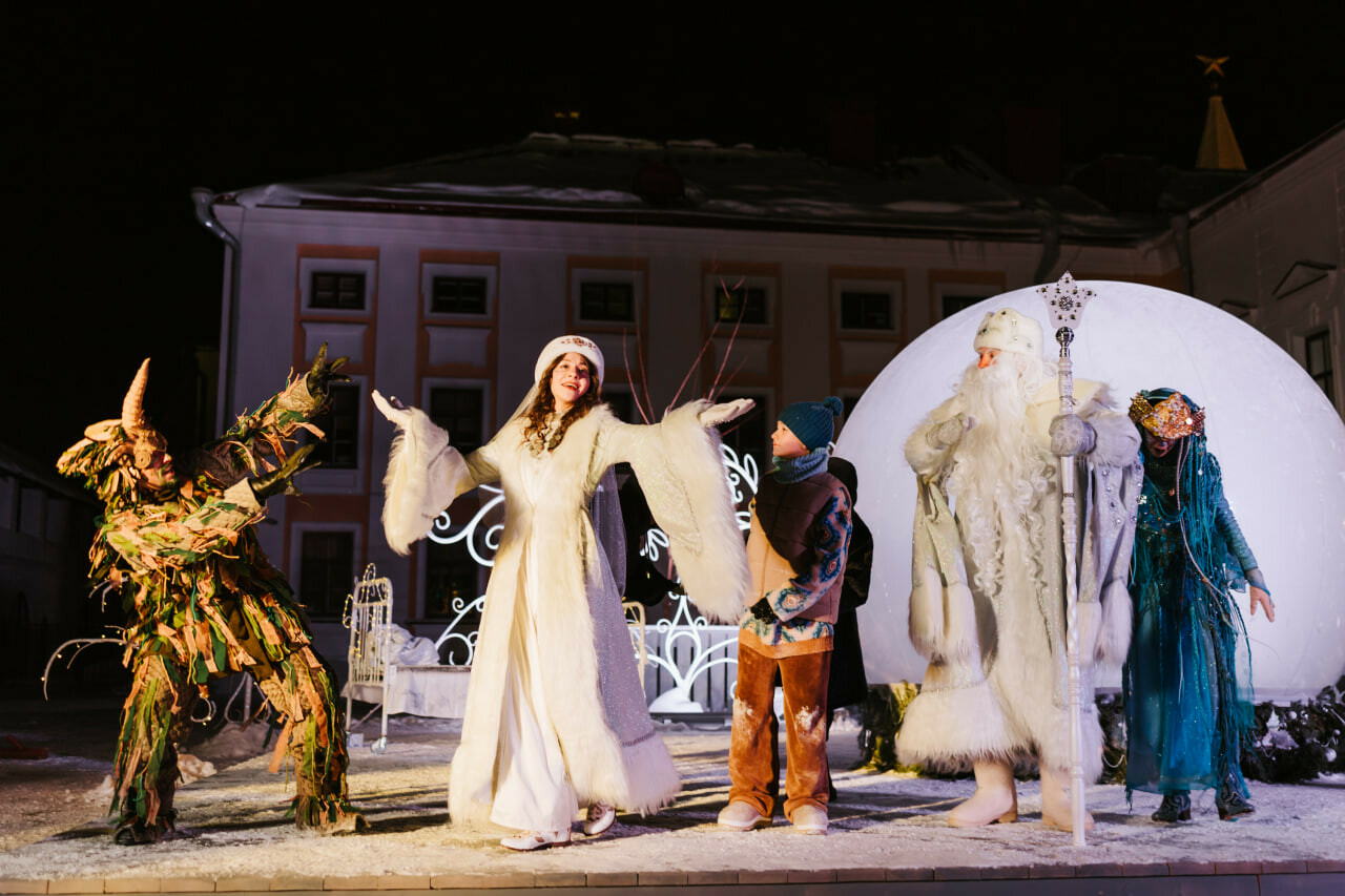 Во дворе Казанского Кремля стартовали показы спектакля «Сон Дедушки Мороза»