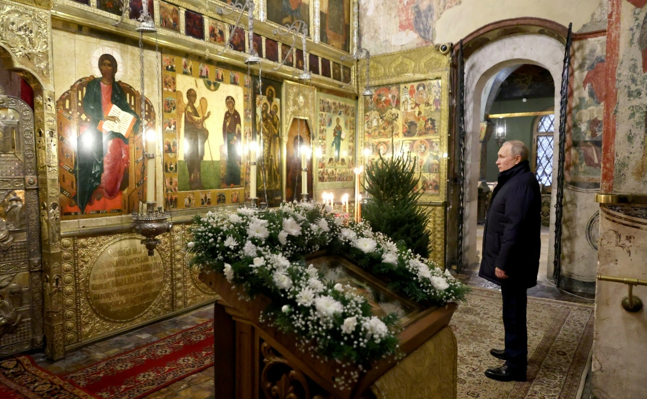 Путин встретил Рождество в Благовещенском соборе Кремля