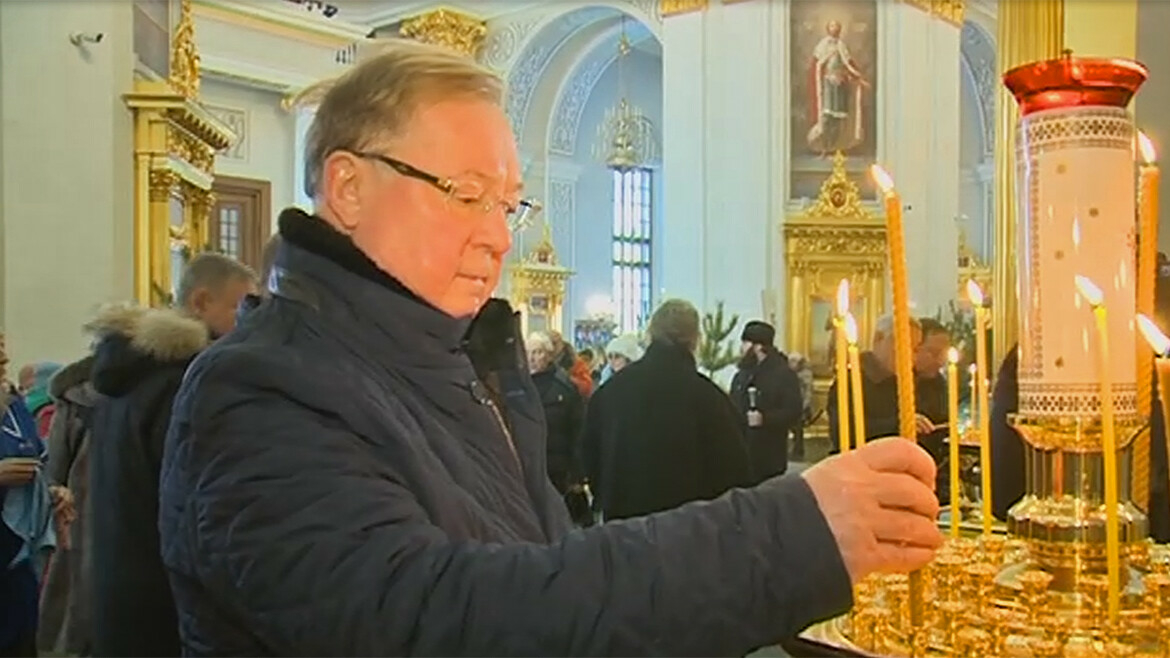 «Чтобы был годом победы мира над злом»: Сергей Степашин поставил свечку в соборе Казани