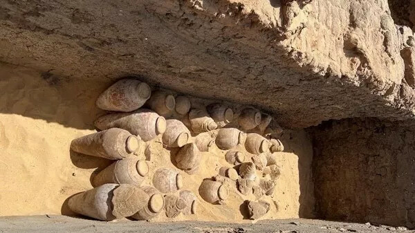 Сотни кувшинов с вином возрастом более пяти тысяч лет нашли при раскопках в Египте