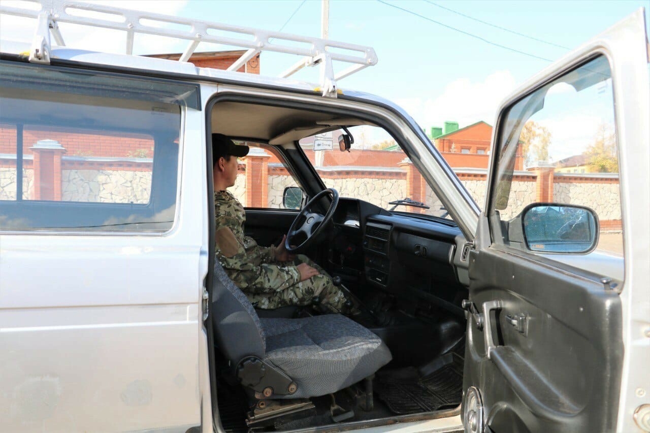 По просьбе бойца из Мамадышского района в зону СВО отправили внедорожник