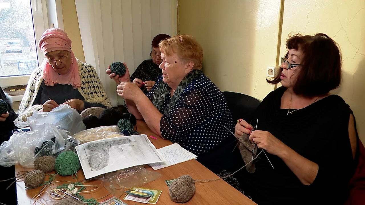 Бабушки Челнов отправили бойцам СВО очередную партию теплых носков