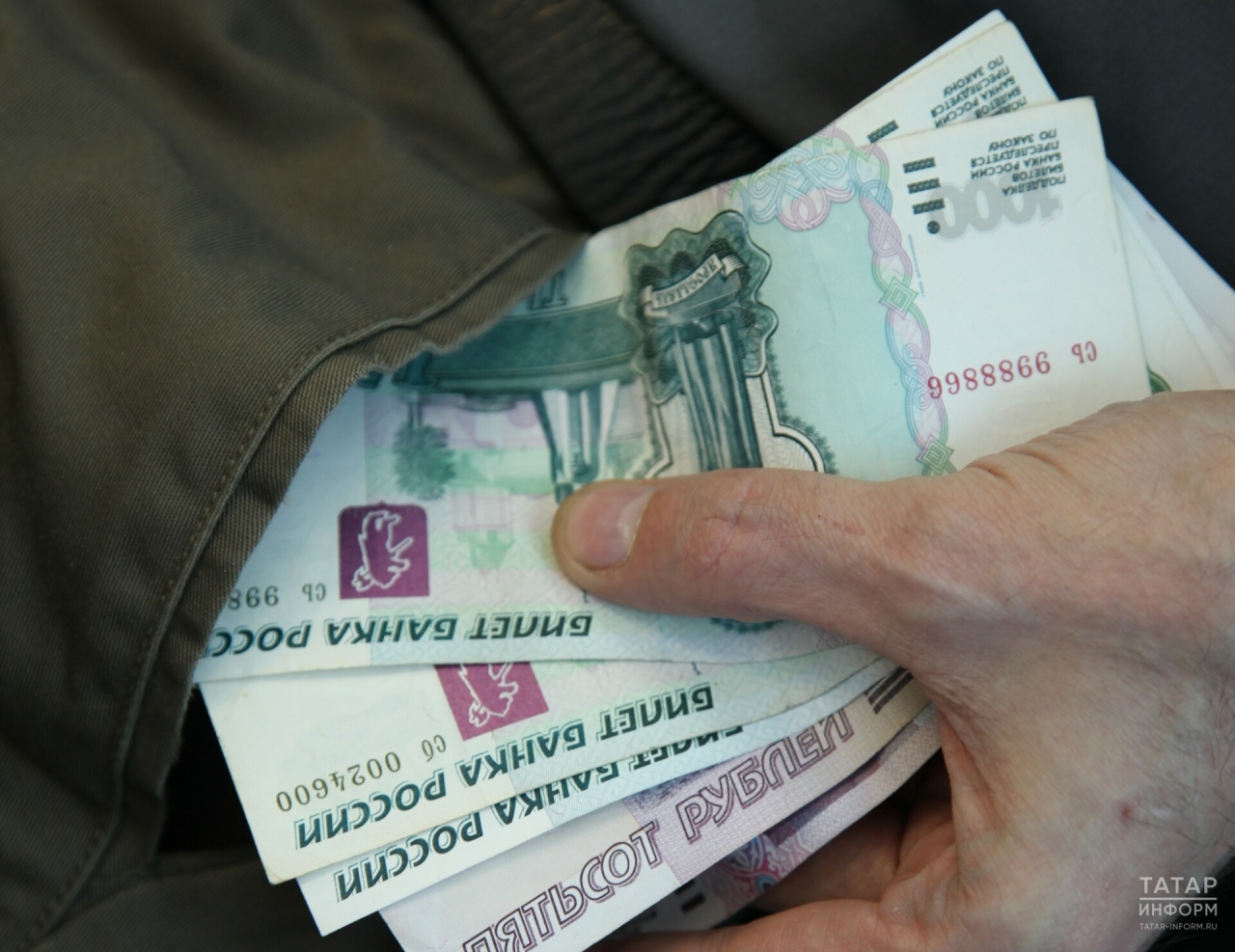 Старые купюры в 1 и 5 тыс. рублей выйдут из обращения по мере естественного износа