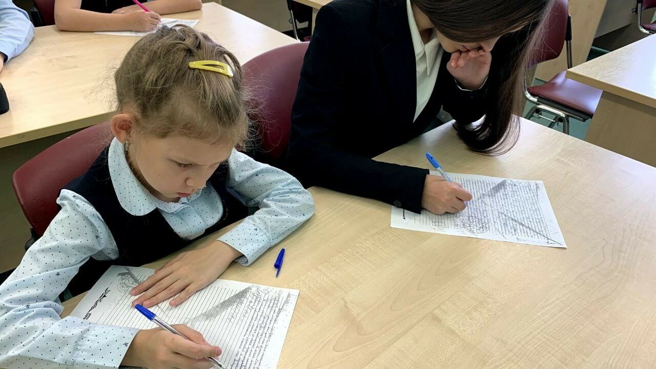 Дети Альметьевска нарисовали рисунки и написали письма бойцам СВО