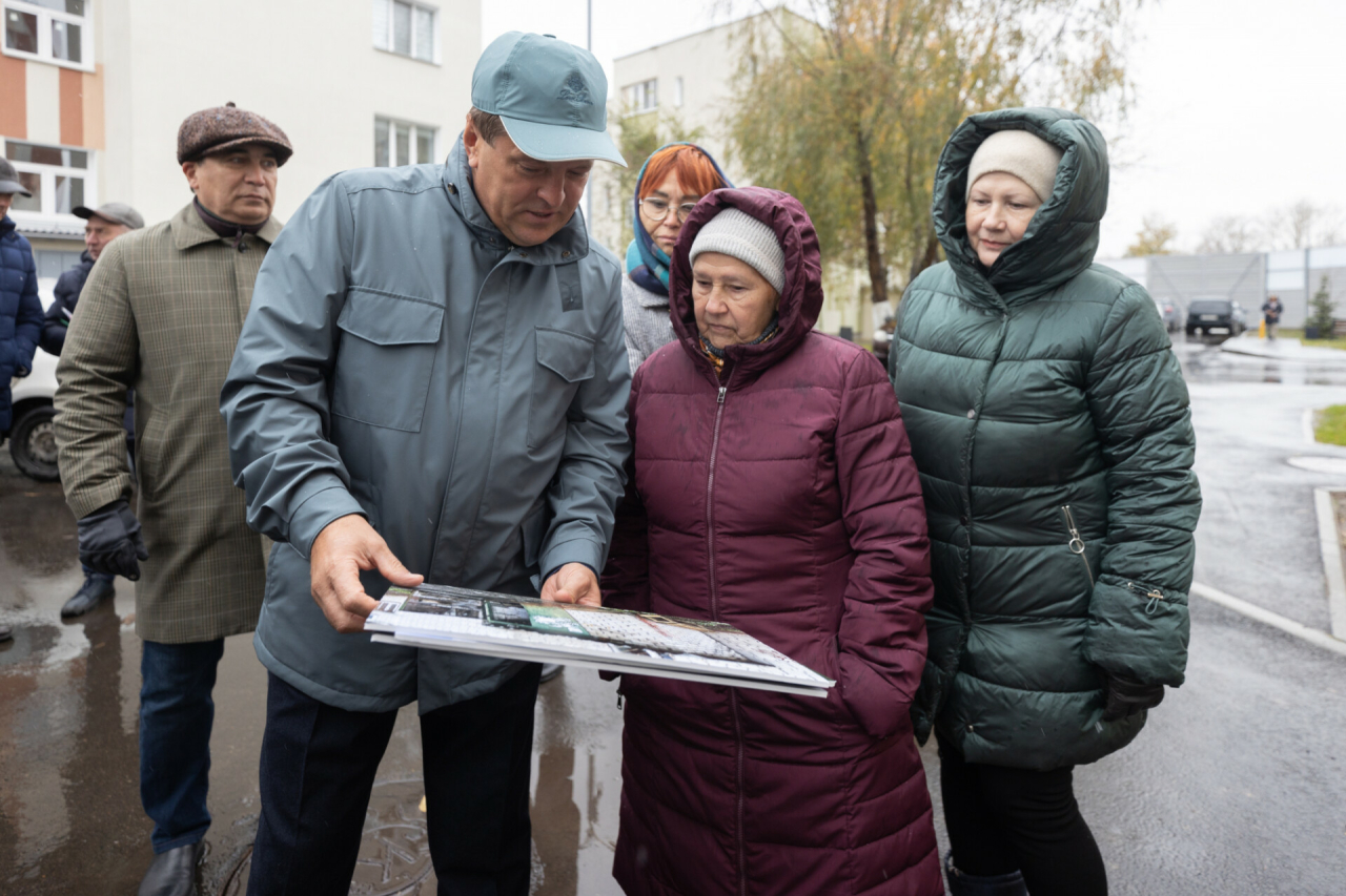 Жители обновленных домов по ул.Яшь Кыч попросили у Метшина светофор и новые парки