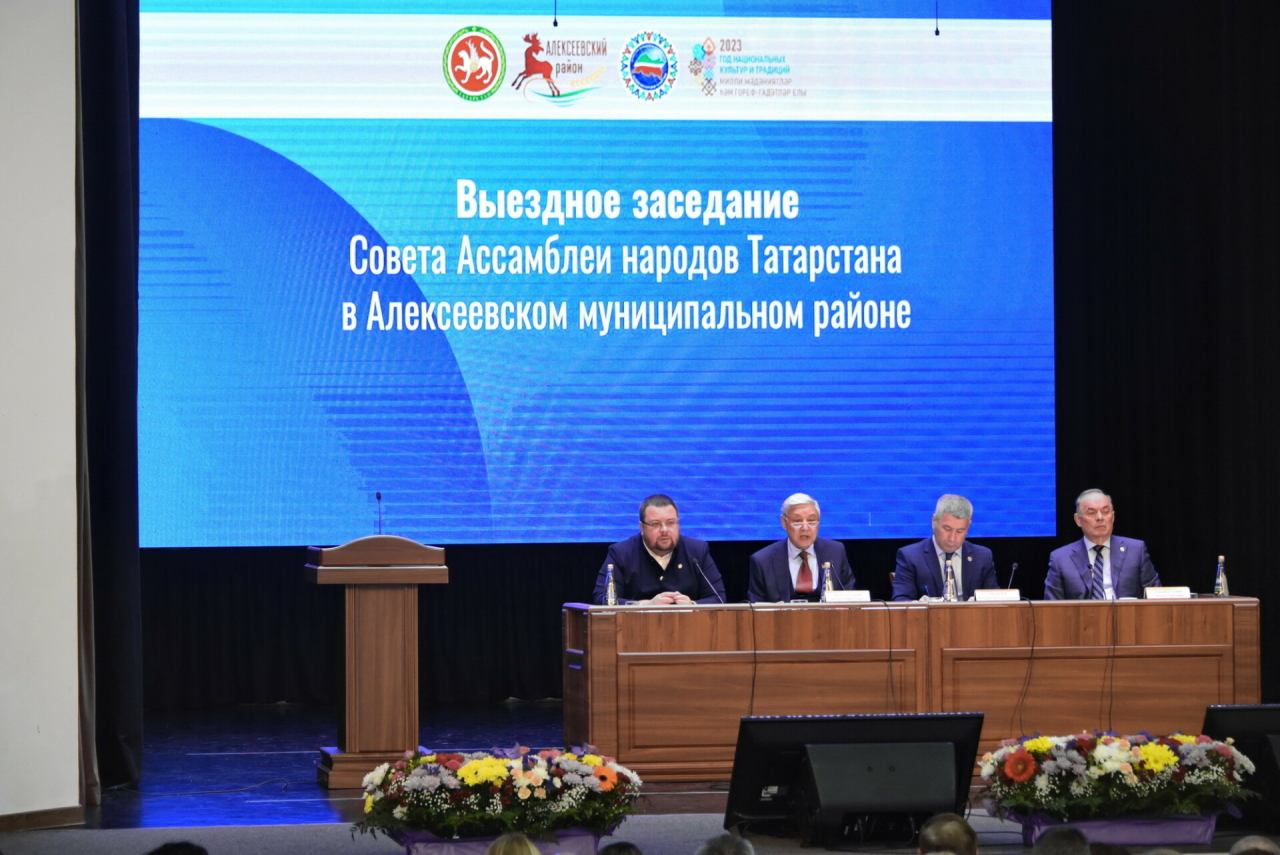 Мухаметшин призвал обратить особое внимание на трудоустройство мигрантов в Татарстане