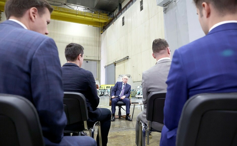«Упустили, согласен»: Путин обещал заняться темой зарплат в космической сфере