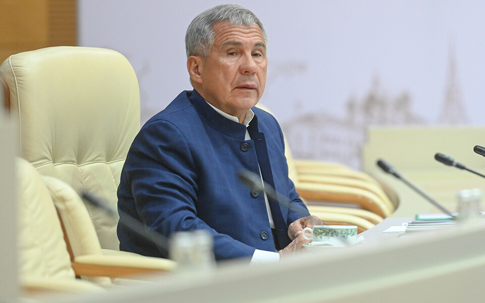 «Они там жульничают»: Минниханову презентовали лазеры и робота-чистильщика