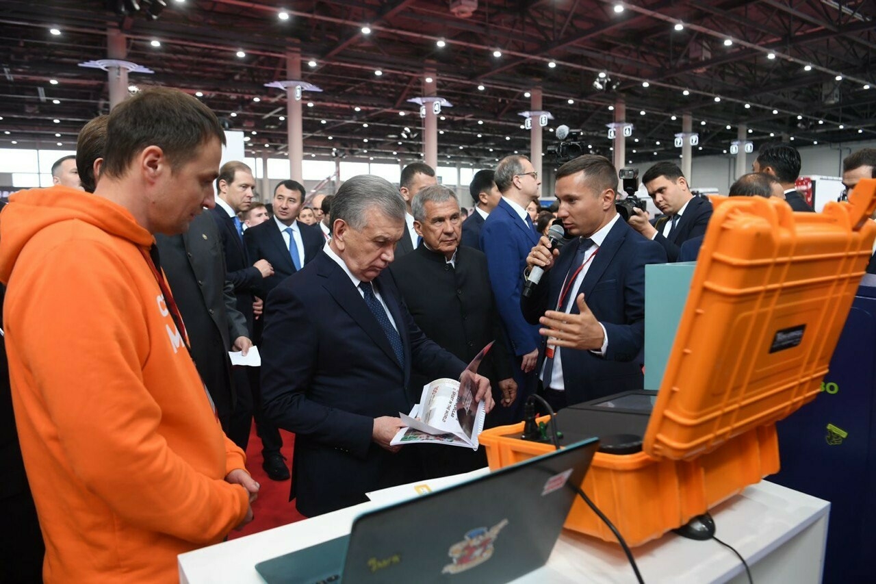 Минниханов, Мирзиёев и Мантуров посетили выставку промышленности Татарстана