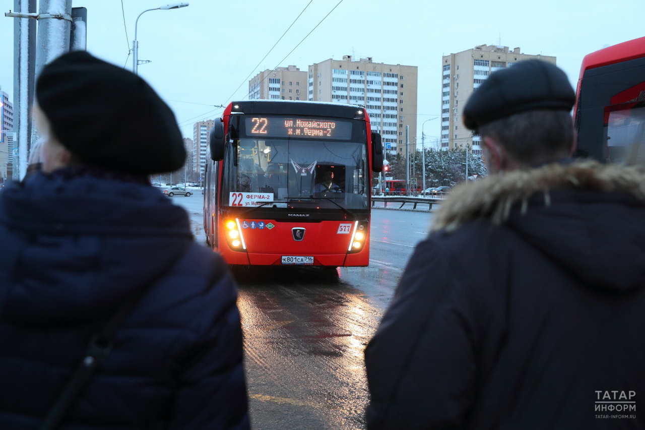 В мэрии развенчали миф о символизме в цветах общественного транспорта Казани