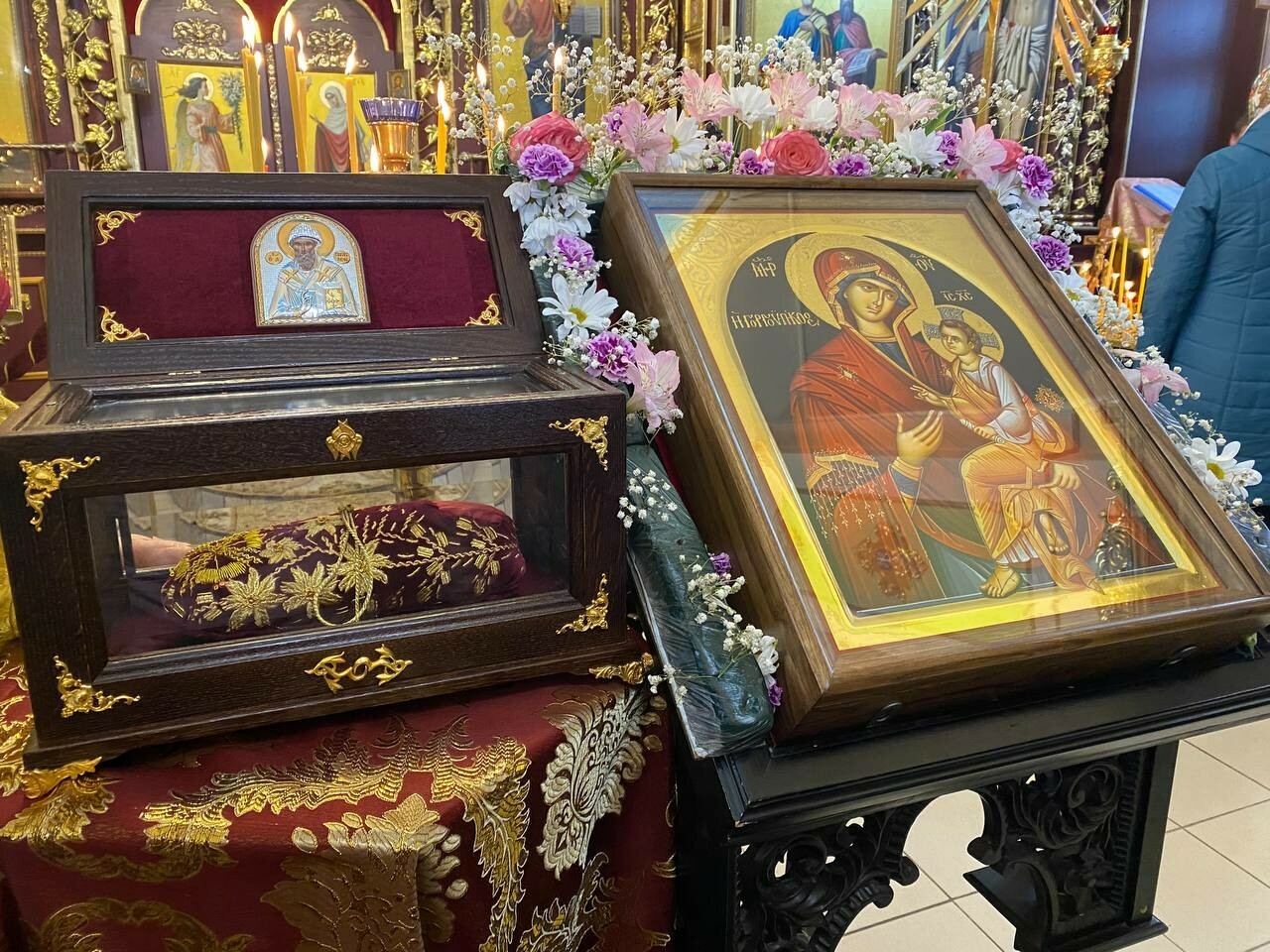 В Петропавловский храм Кукмора доставили уникальные святыни православного мира