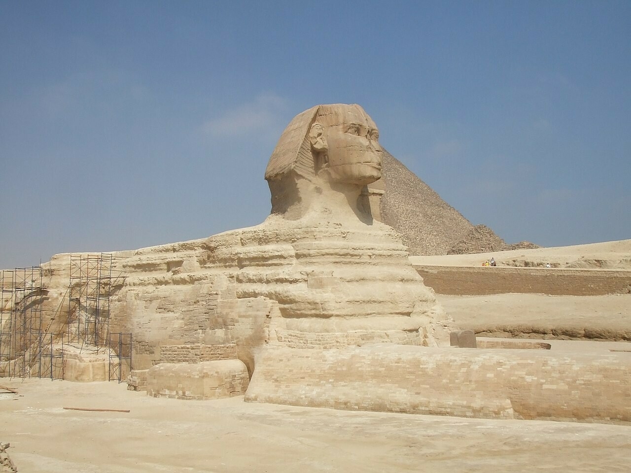РИА Новости: Археологи надеются отыскать тайные комнаты под сфинксом в Египте