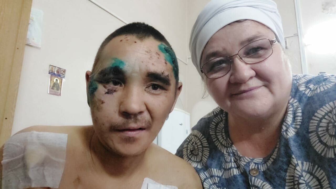 Многодетная мать из Актаныша навестила раненого от взрыва дрона бойца в Бурденко