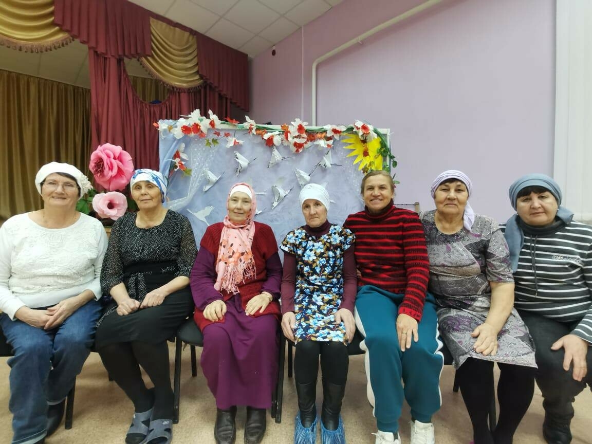 Сельчанки из Альметьевского района передали для бойцов СВО угощения на передовую