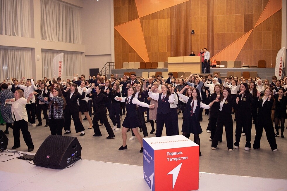Еще 135 молодых нижнекамцев вступили в ряды «Движения первых»