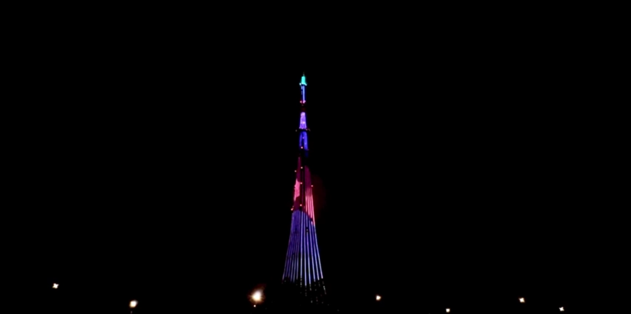 На телебашне Нижнекамска появилось световое поздравление с Днем матери